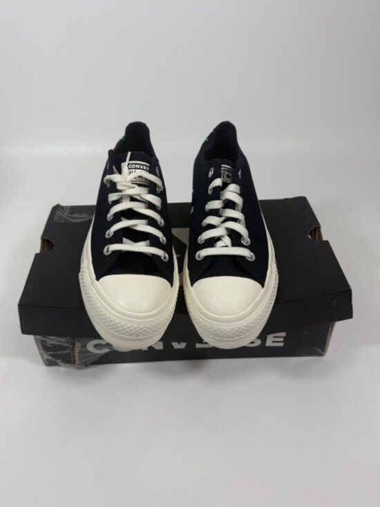 Shoes - Converse Women Chuck Taylor All Star Lift Platform In Black Cherries US 7.5